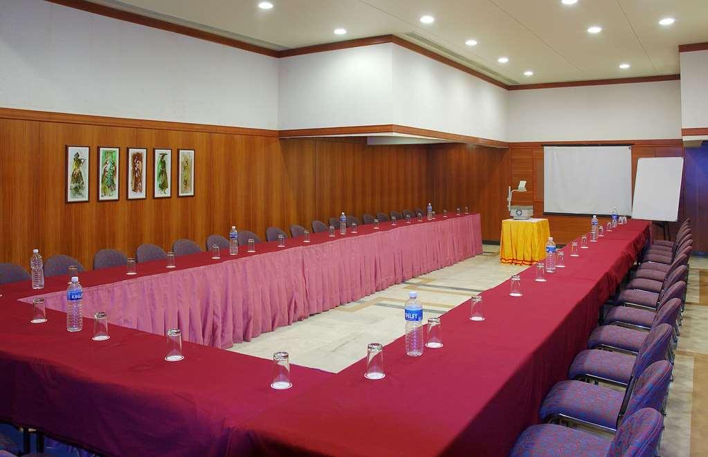 Comfort Inn President Near Ahmedabad Junction Station Facilidades foto