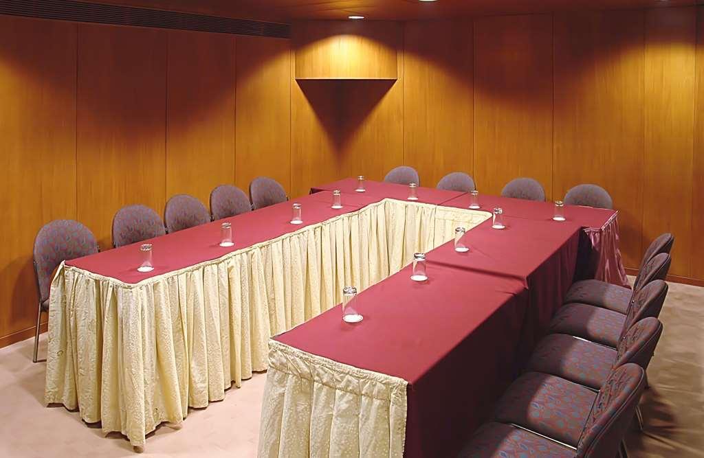 Comfort Inn President Near Ahmedabad Junction Station Facilidades foto