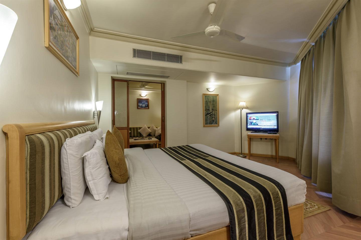 Comfort Inn President Near Ahmedabad Junction Station Exterior foto