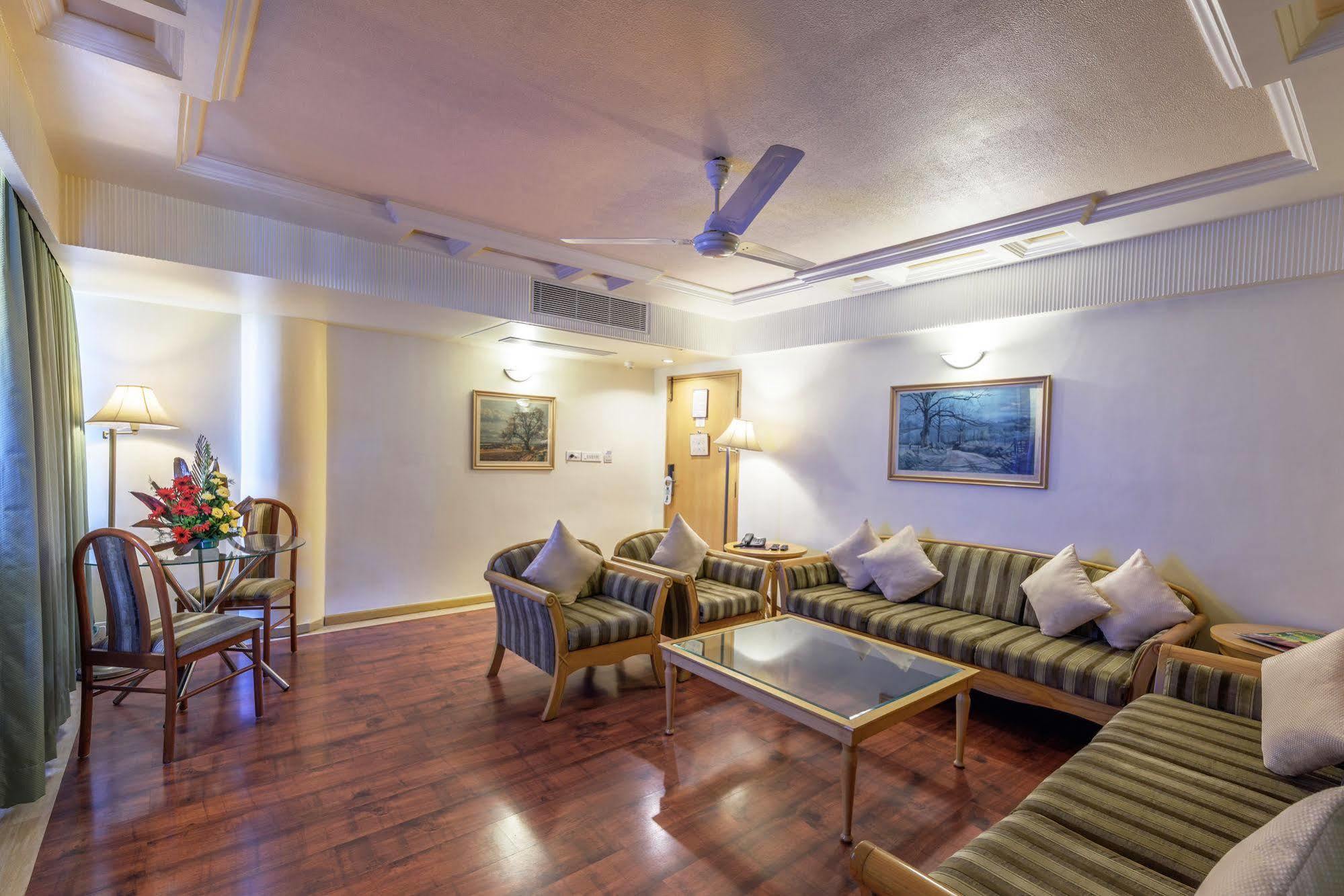 Comfort Inn President Near Ahmedabad Junction Station Exterior foto