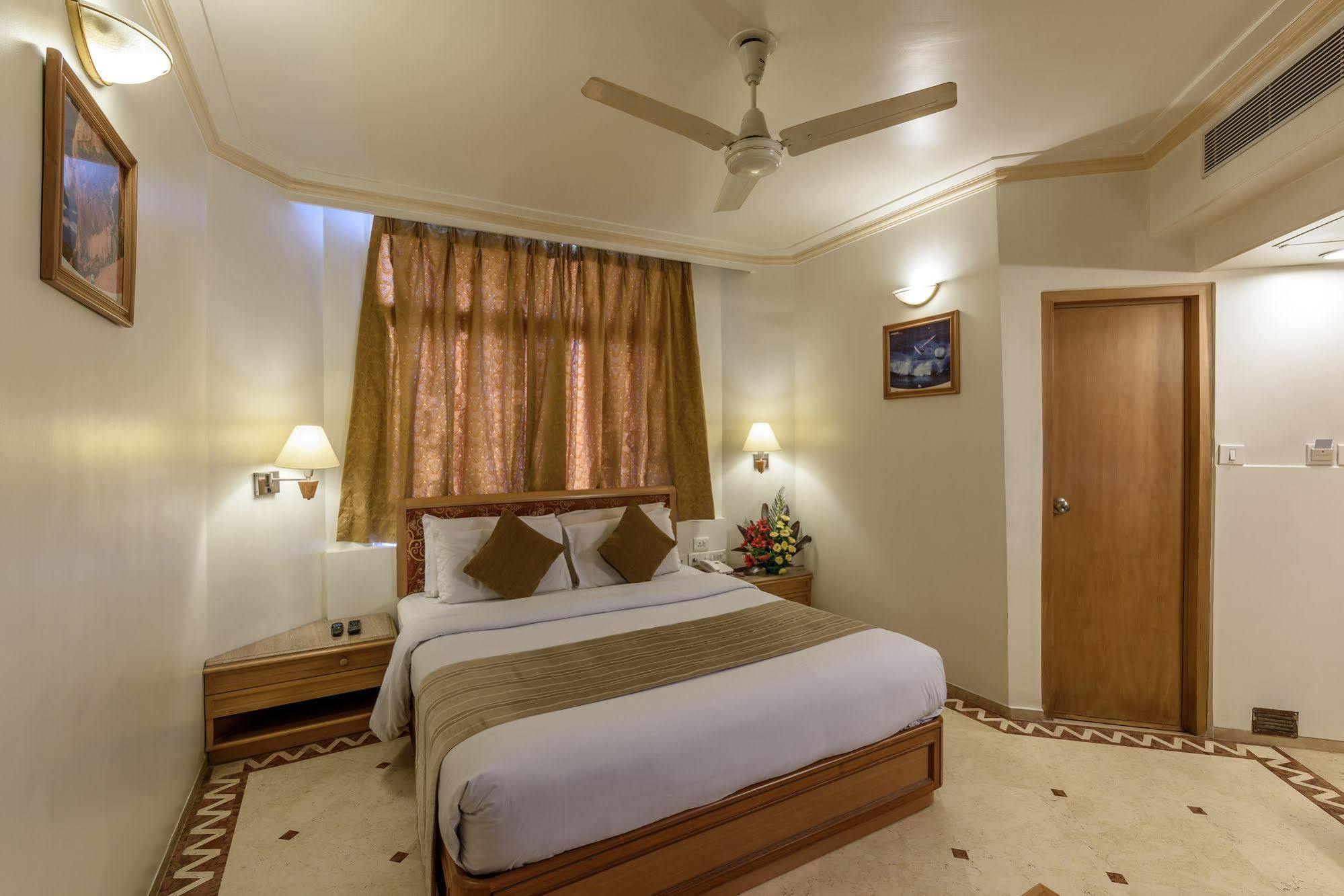 Comfort Inn President Near Ahmedabad Junction Station Exterior foto