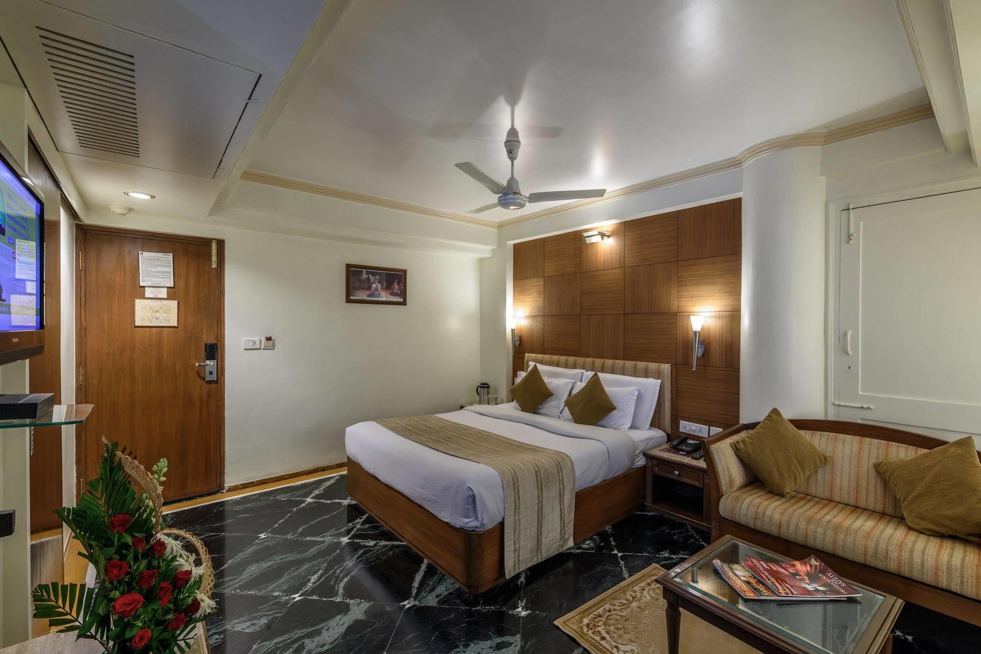 Comfort Inn President Near Ahmedabad Junction Station Exterior foto