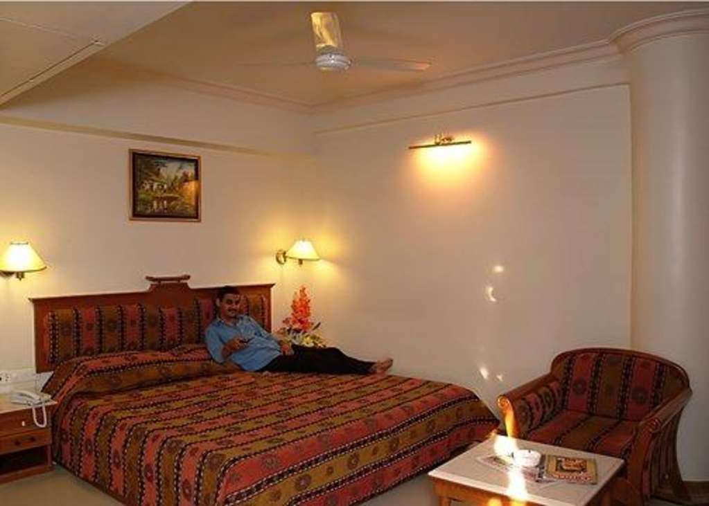 Comfort Inn President Near Ahmedabad Junction Station Habitación foto